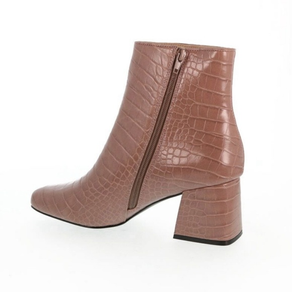 NIB Steve Madden "Darma" Crocodile Embossed Blush Tan Ankle Bootie Size 8 - Picture 2 of 16